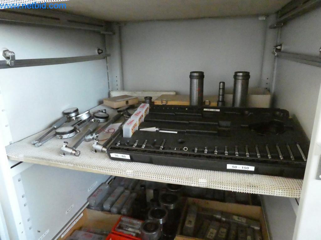 Máquinas bem conservadas, bem como equipamento operacional e de escritório do sector da fabricação de ferramentas / metalurgia-5