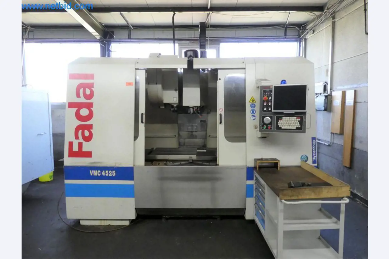 Máquinas bem conservadas, bem como equipamento operacional e de escritório do sector da fabricação de ferramentas / metalurgia-1