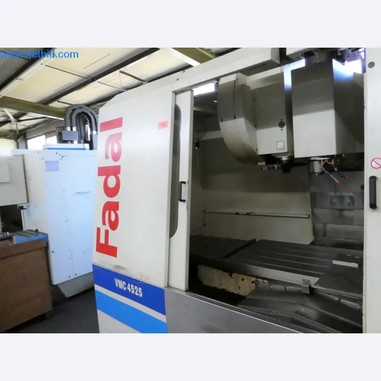 Máquinas bem conservadas, bem como equipamento operacional e de escritório do sector da fabricação de ferramentas / metalurgia-2