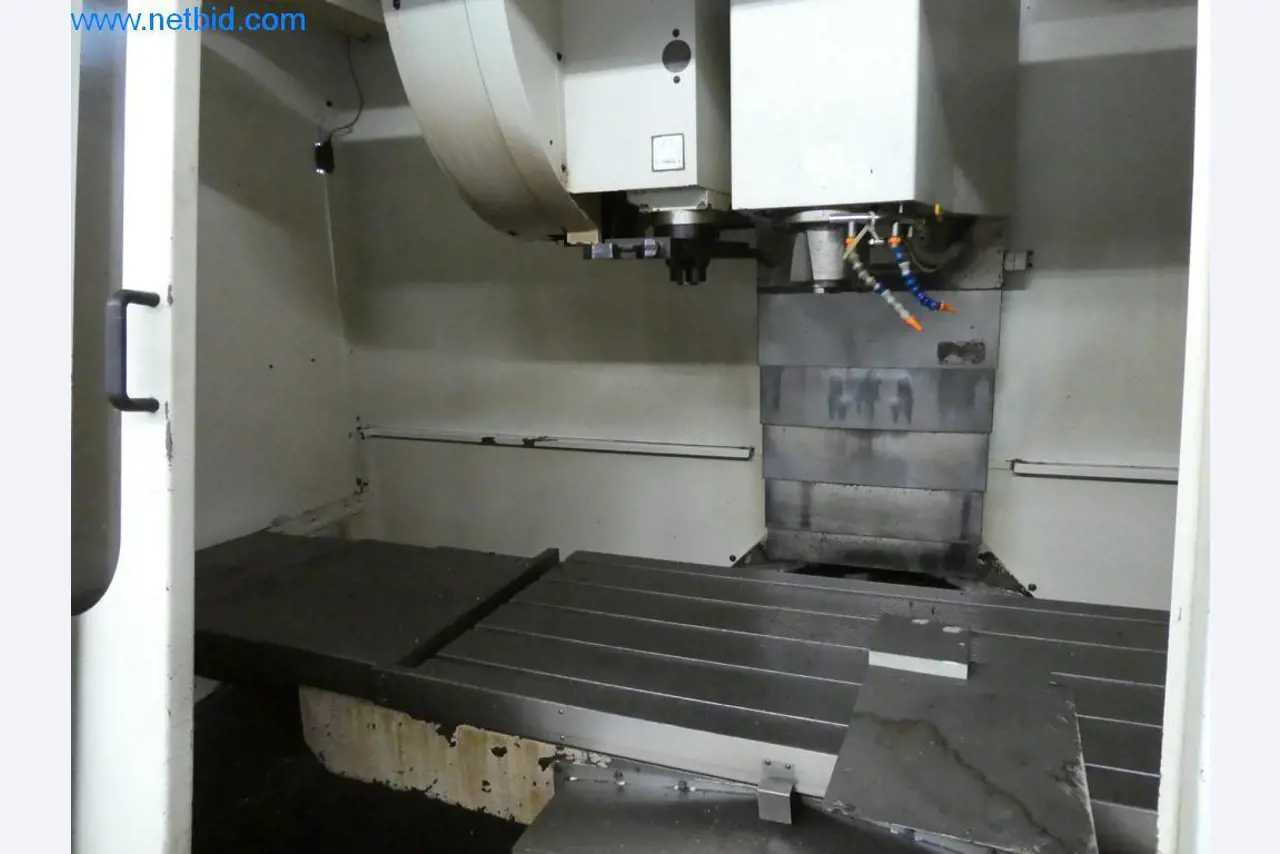 Máquinas bem conservadas, bem como equipamento operacional e de escritório do sector da fabricação de ferramentas / metalurgia-4