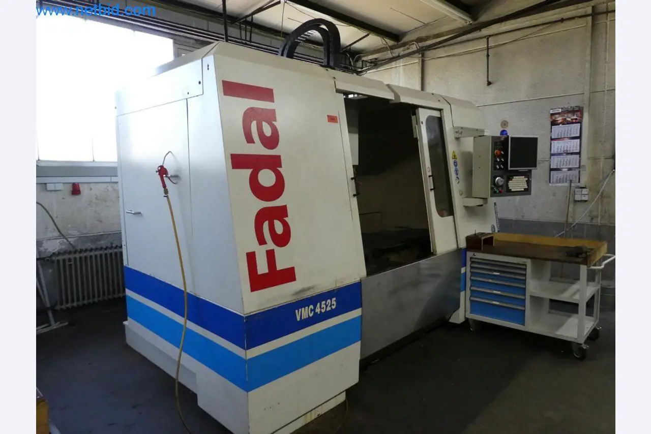 Máquinas bem conservadas, bem como equipamento operacional e de escritório do sector da fabricação de ferramentas / metalurgia-6