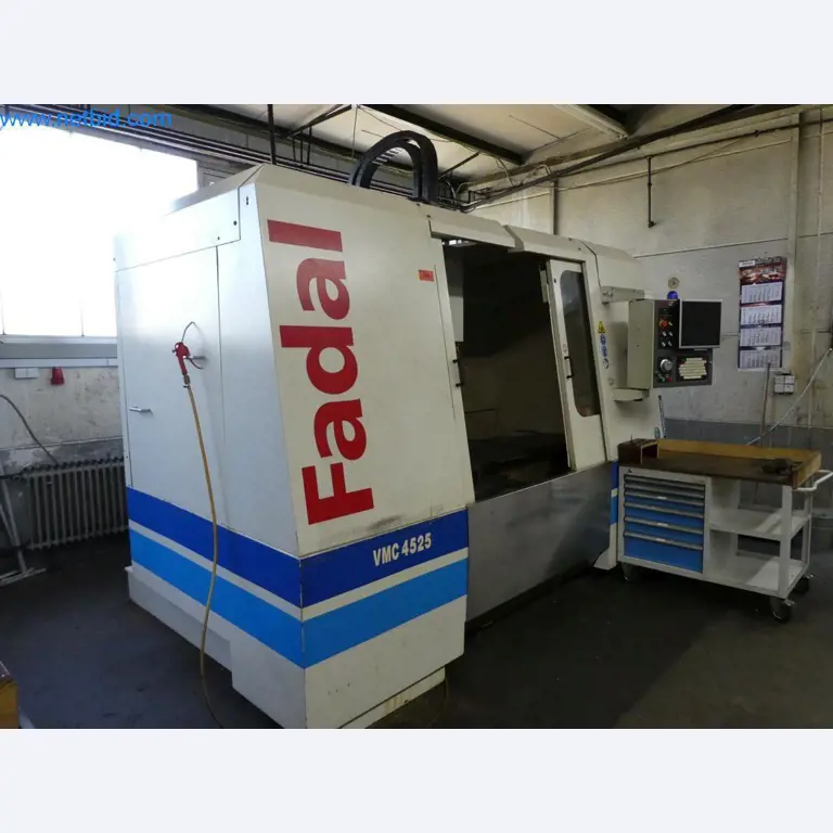 Máquinas bem conservadas, bem como equipamento operacional e de escritório do sector da fabricação de ferramentas / metalurgia-6