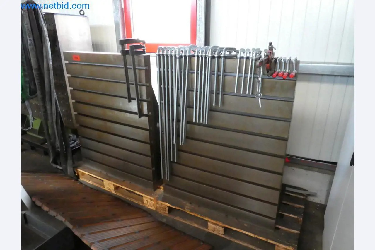 Máquinas bem conservadas, bem como equipamento operacional e de escritório do sector da fabricação de ferramentas / metalurgia-1