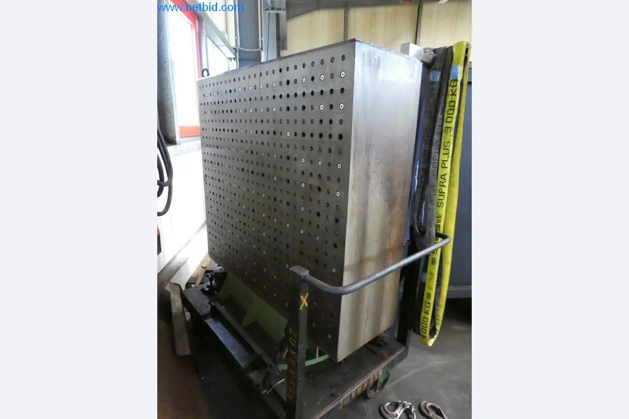 Máquinas bem conservadas, bem como equipamento operacional e de escritório do sector da fabricação de ferramentas / metalurgia-2