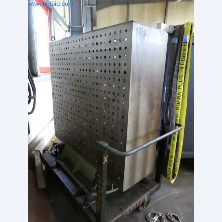 Máquinas bem conservadas, bem como equipamento operacional e de escritório do sector da fabricação de ferramentas / metalurgia-2