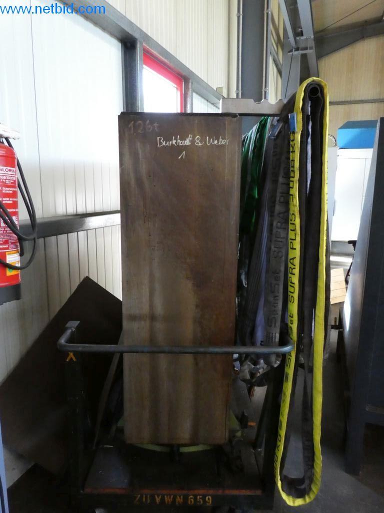 Máquinas bem conservadas, bem como equipamento operacional e de escritório do sector da fabricação de ferramentas / metalurgia-3