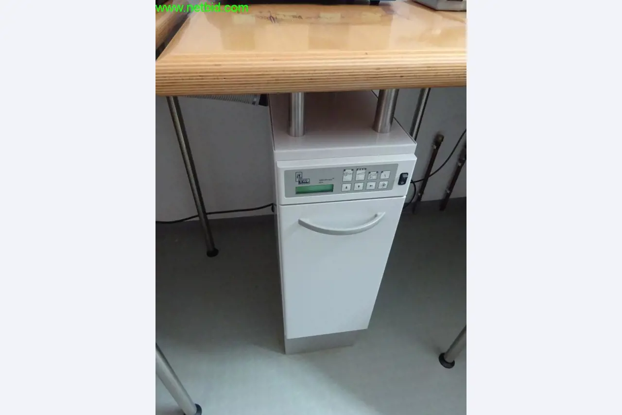 Equipamento operacional e de escritório para um laboratório de tecnologia dentária-1