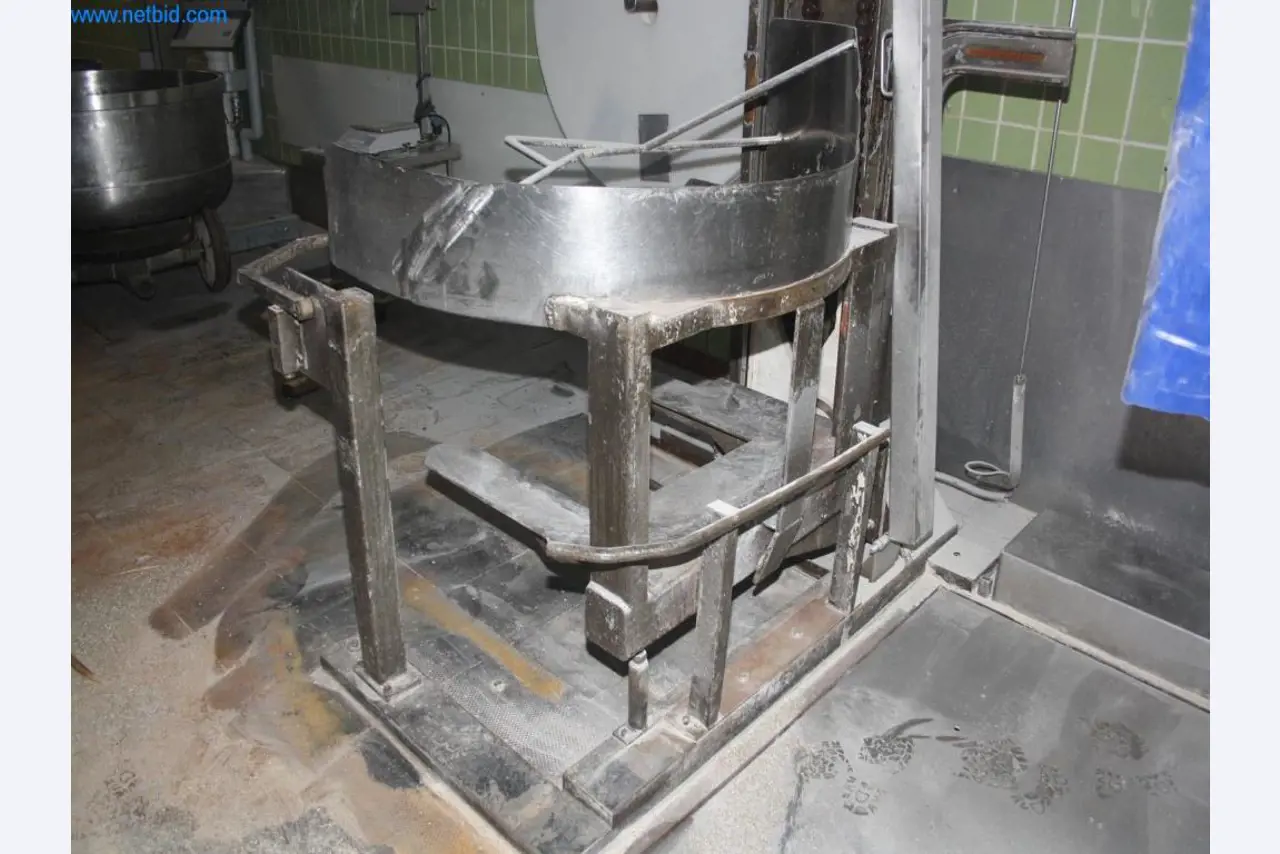 Devices for air conditioning, heating and cooling, workshop and storage facilities-4