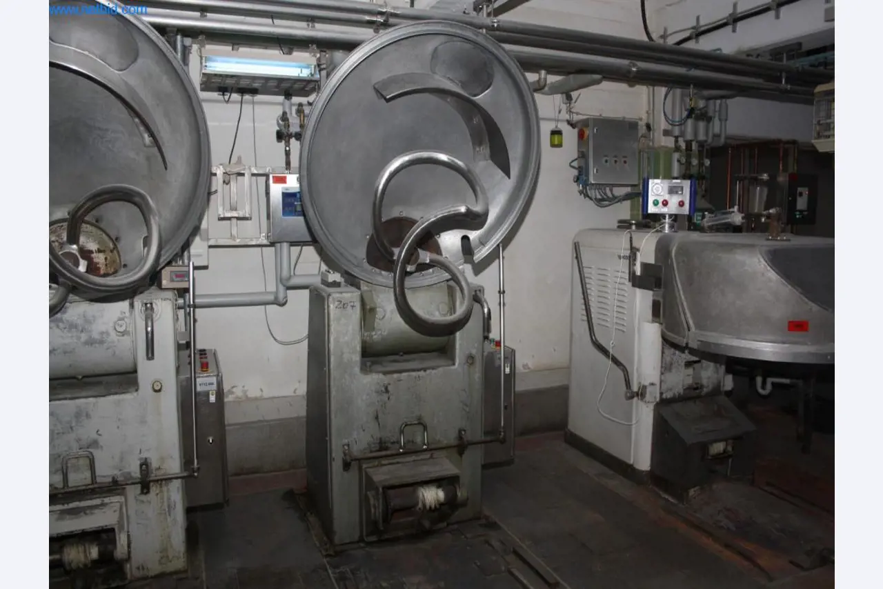 Devices for air conditioning, heating and cooling, workshop and storage facilities-1