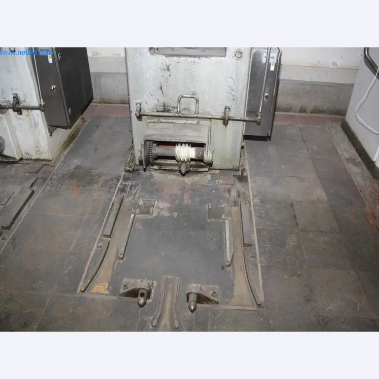 Devices for air conditioning, heating and cooling, workshop and storage facilities-3