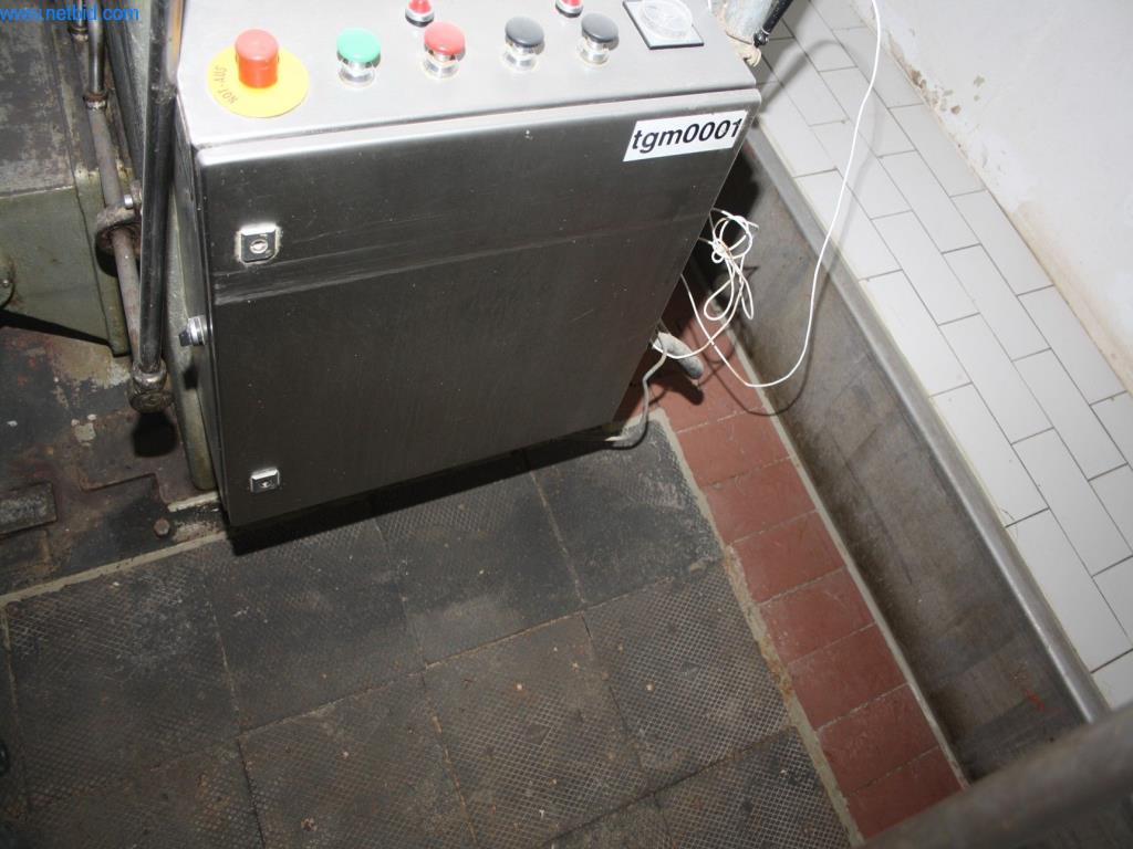 Devices for air conditioning, heating and cooling, workshop and storage facilities-5