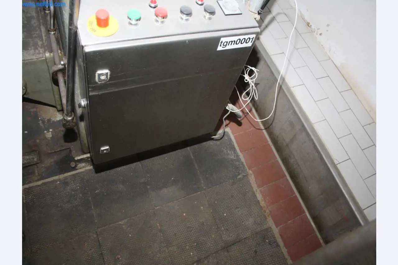 Devices for air conditioning, heating and cooling, workshop and storage facilities-5