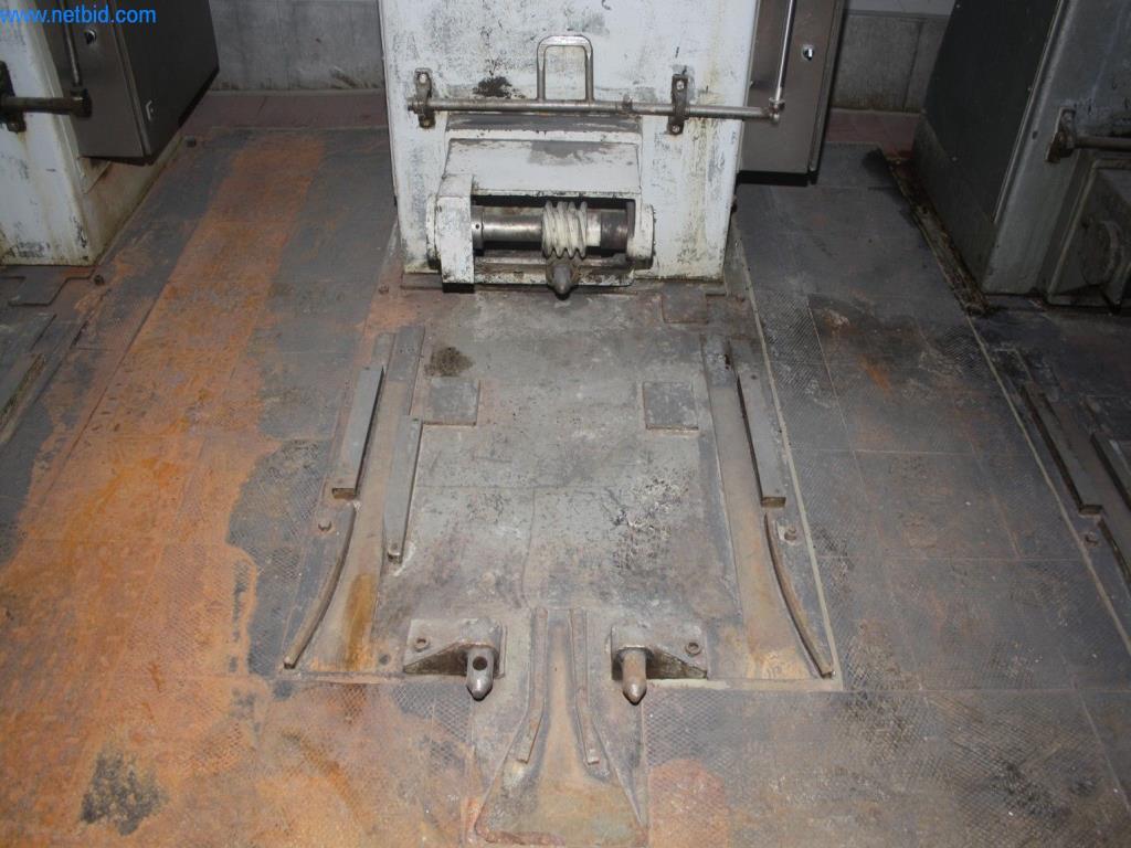 Devices for air conditioning, heating and cooling, workshop and storage facilities-6