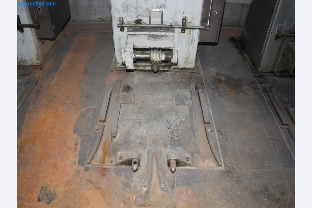 Devices for air conditioning, heating and cooling, workshop and storage facilities-6