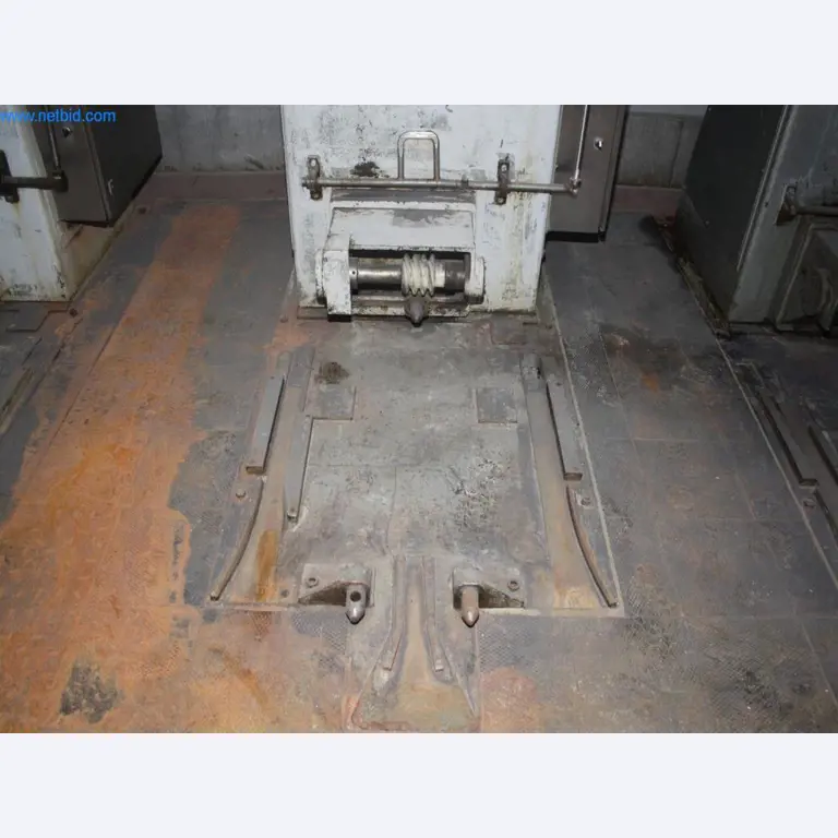 Devices for air conditioning, heating and cooling, workshop and storage facilities-6