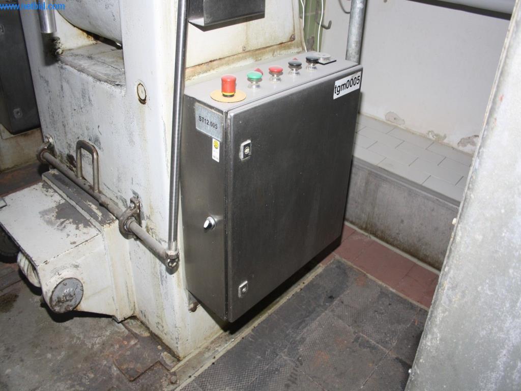 Devices for air conditioning, heating and cooling, workshop and storage facilities-7