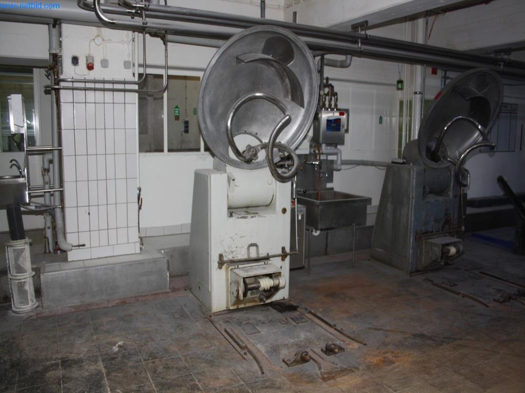 Devices for air conditioning, heating and cooling, workshop and storage facilities-1