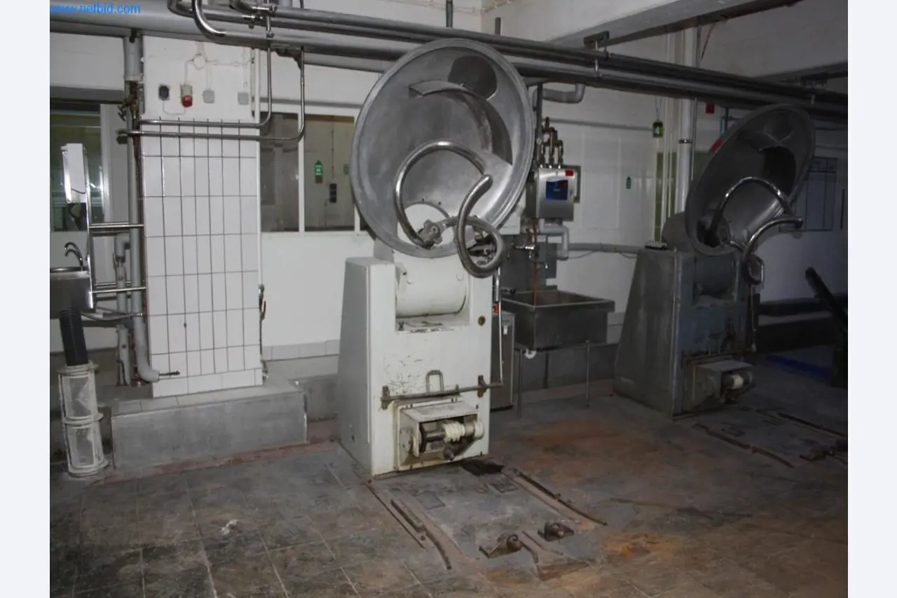 Devices for air conditioning, heating and cooling, workshop and storage facilities-1