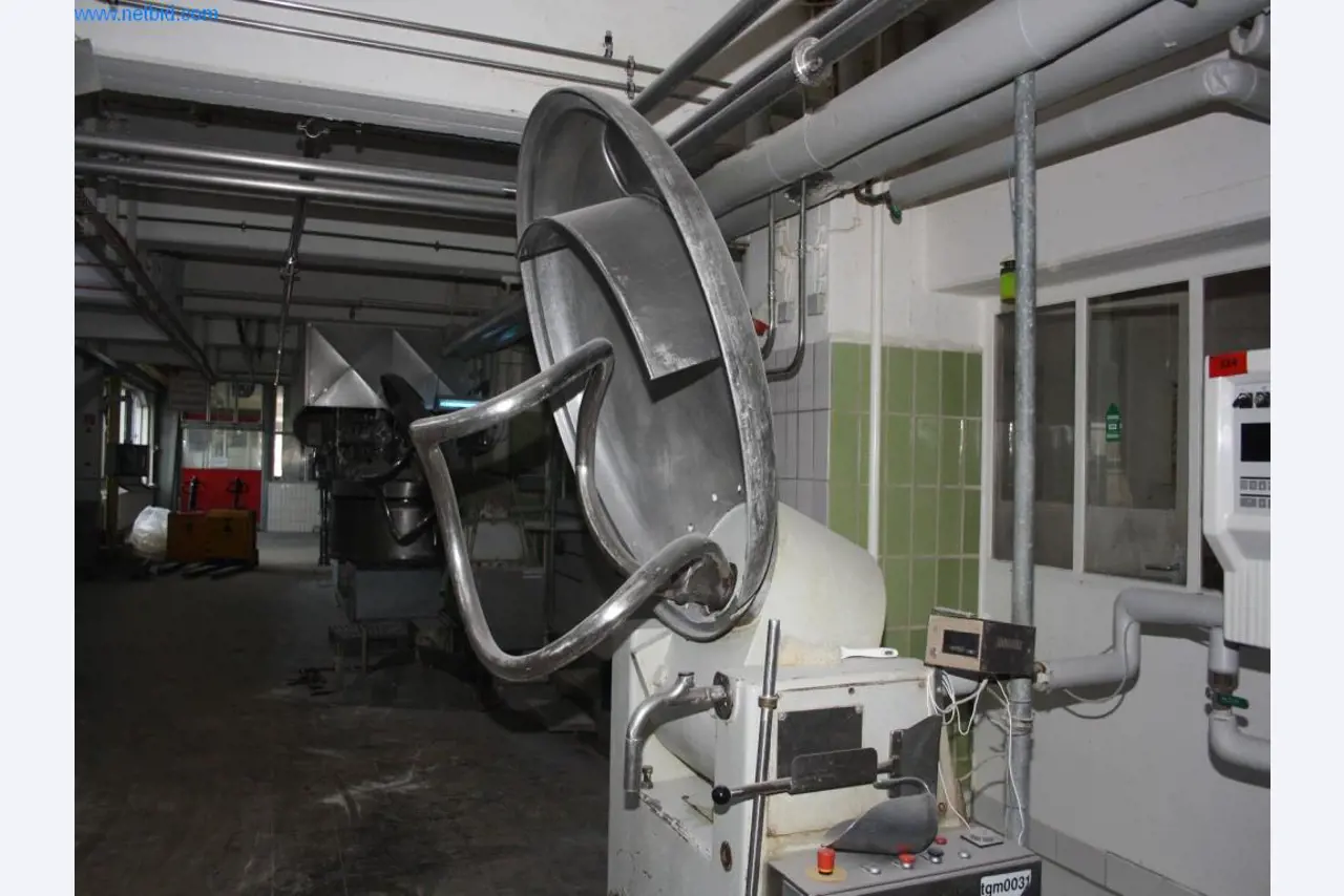 Devices for air conditioning, heating and cooling, workshop and storage facilities-4