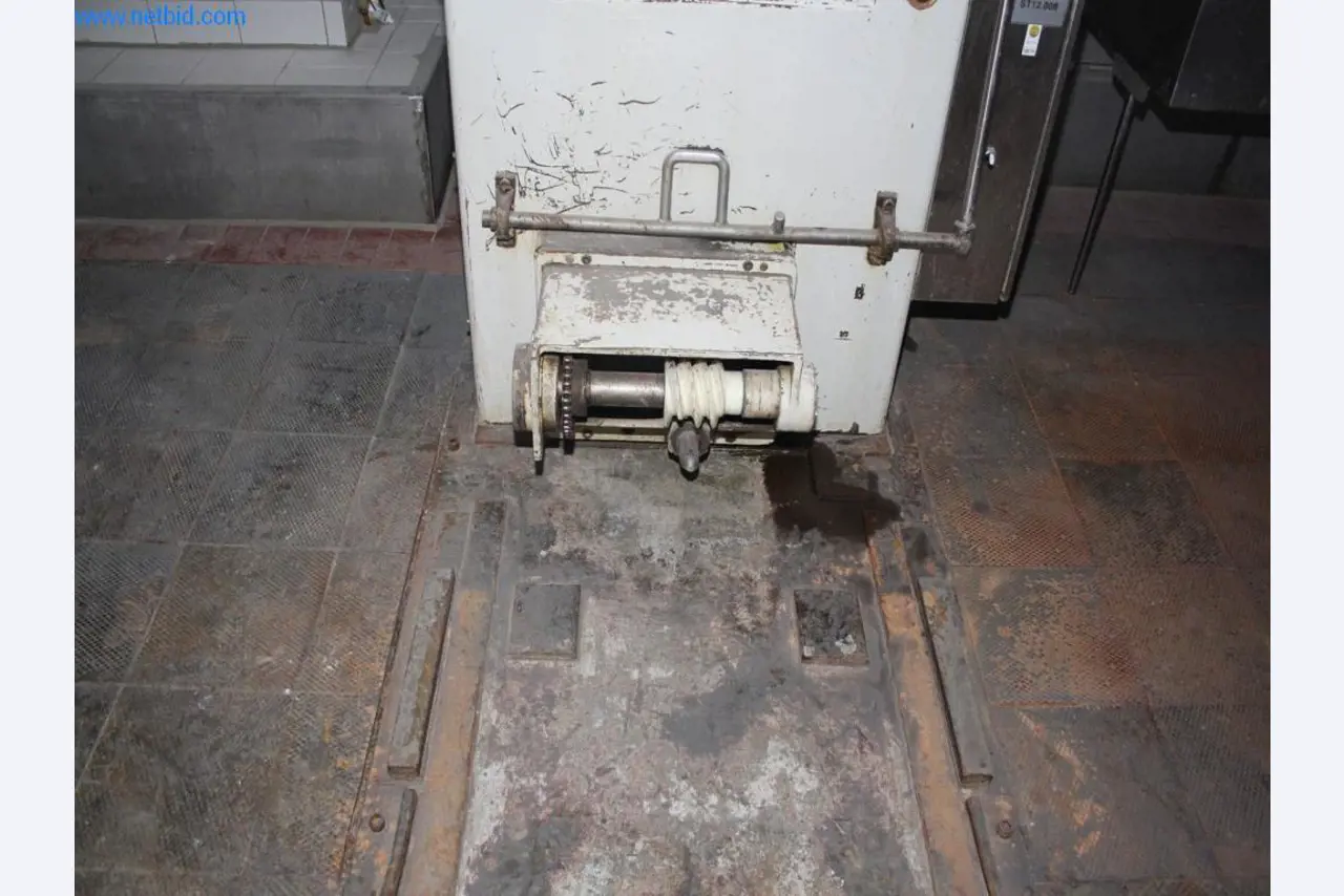 Devices for air conditioning, heating and cooling, workshop and storage facilities-5