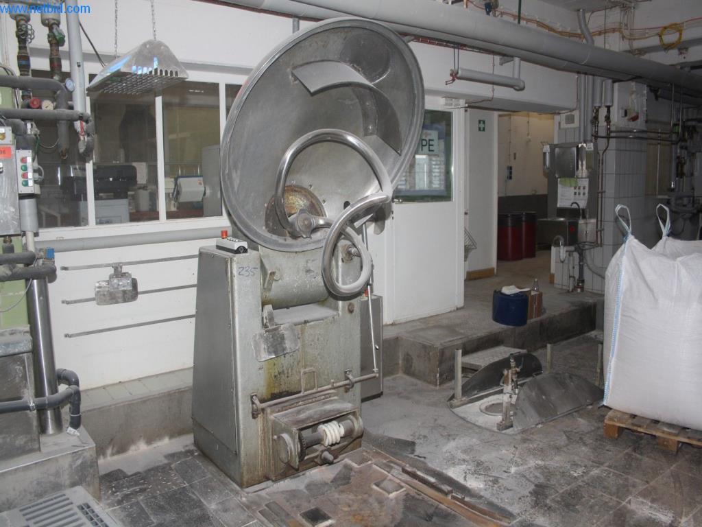 Devices for air conditioning, heating and cooling, workshop and storage facilities-1