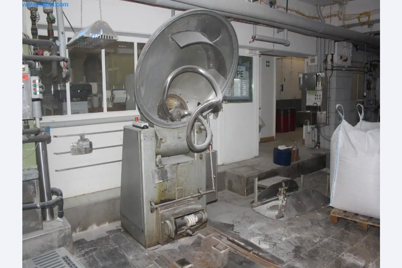 Devices for air conditioning, heating and cooling, workshop and storage facilities-1