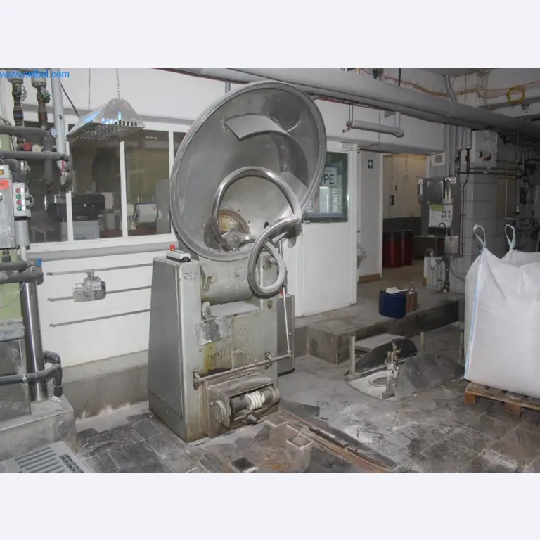 Devices for air conditioning, heating and cooling, workshop and storage facilities-1