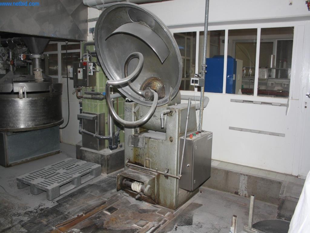 Devices for air conditioning, heating and cooling, workshop and storage facilities-3