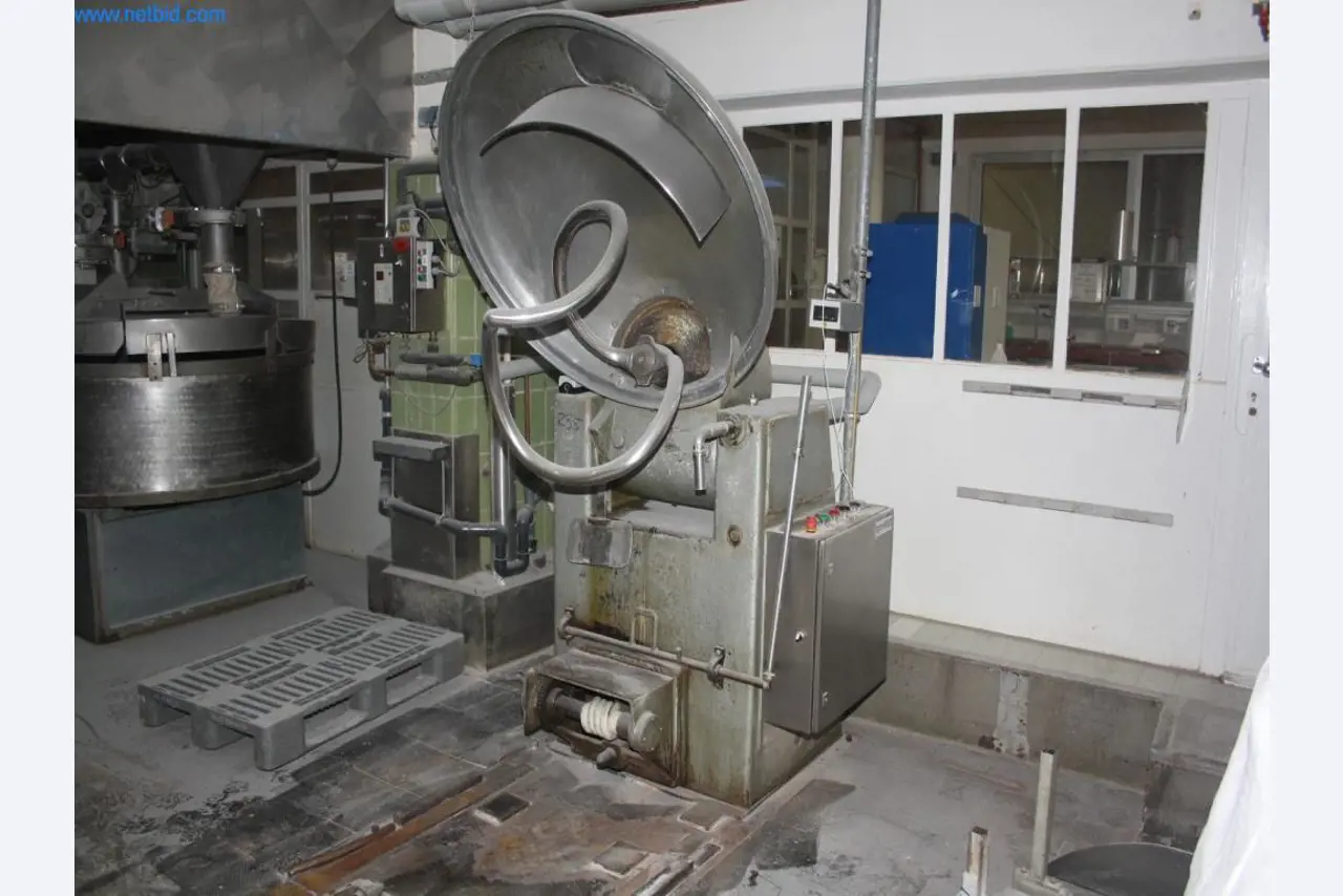 Devices for air conditioning, heating and cooling, workshop and storage facilities-3