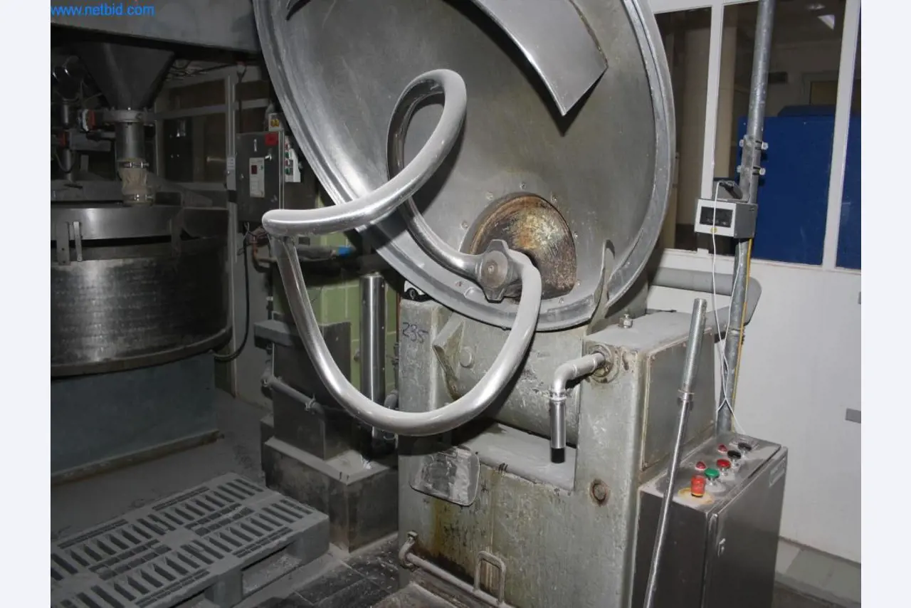 Devices for air conditioning, heating and cooling, workshop and storage facilities-5