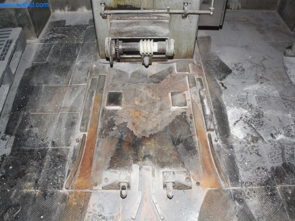 Devices for air conditioning, heating and cooling, workshop and storage facilities-6