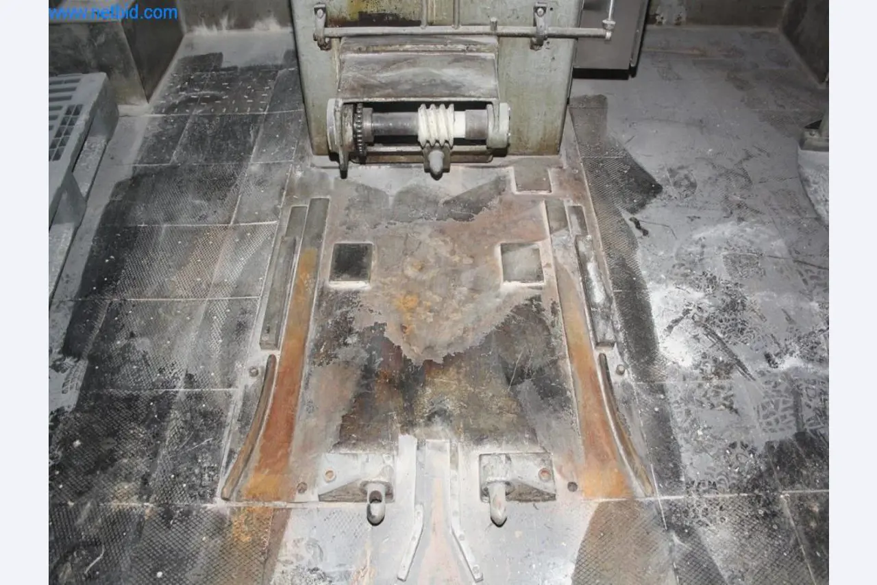 Devices for air conditioning, heating and cooling, workshop and storage facilities-6