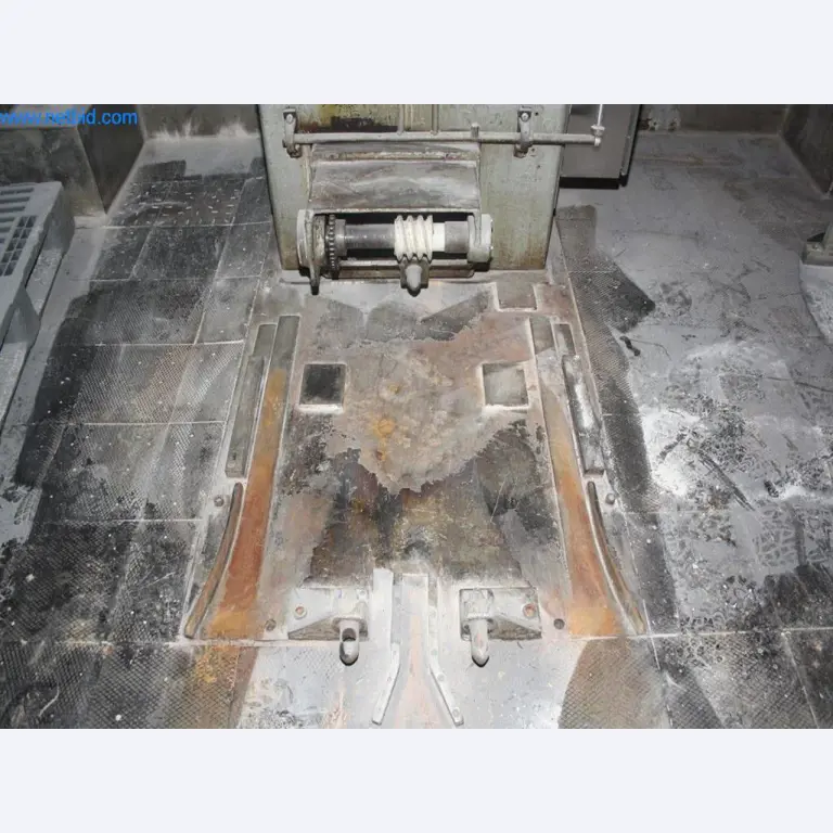 Devices for air conditioning, heating and cooling, workshop and storage facilities-6