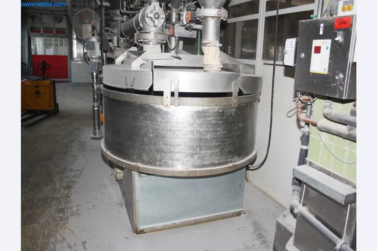 Devices for air conditioning, heating and cooling, workshop and storage facilities-3