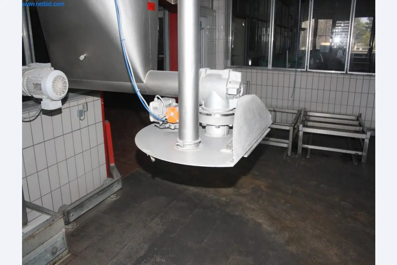 Devices for air conditioning, heating and cooling, workshop and storage facilities-11