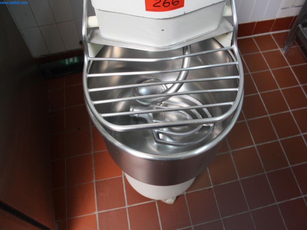 Devices for air conditioning, heating and cooling, workshop and storage facilities-3