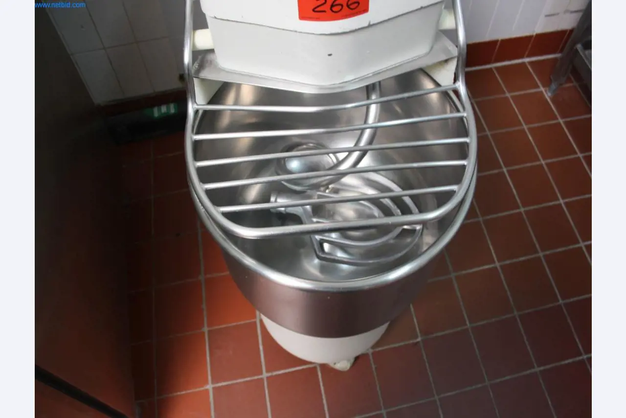 Devices for air conditioning, heating and cooling, workshop and storage facilities-3