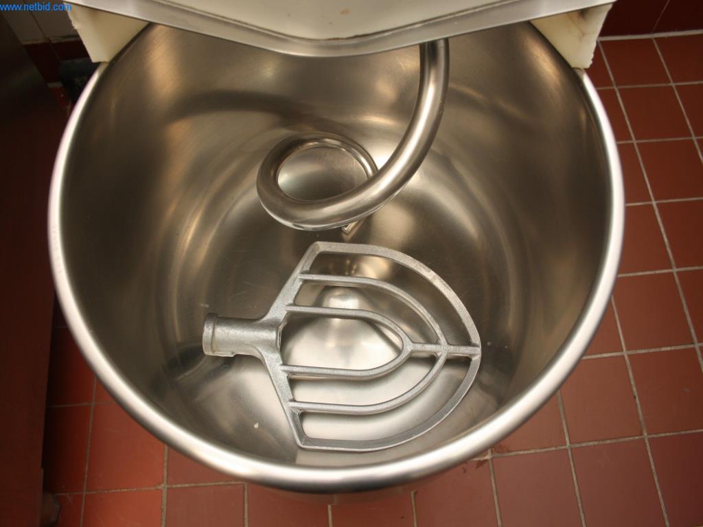 Devices for air conditioning, heating and cooling, workshop and storage facilities-4