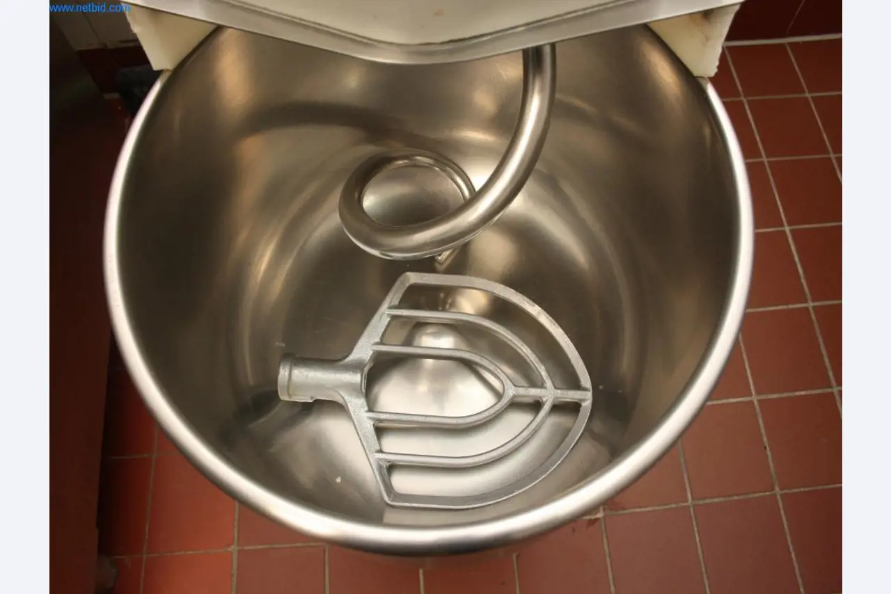 Devices for air conditioning, heating and cooling, workshop and storage facilities-4