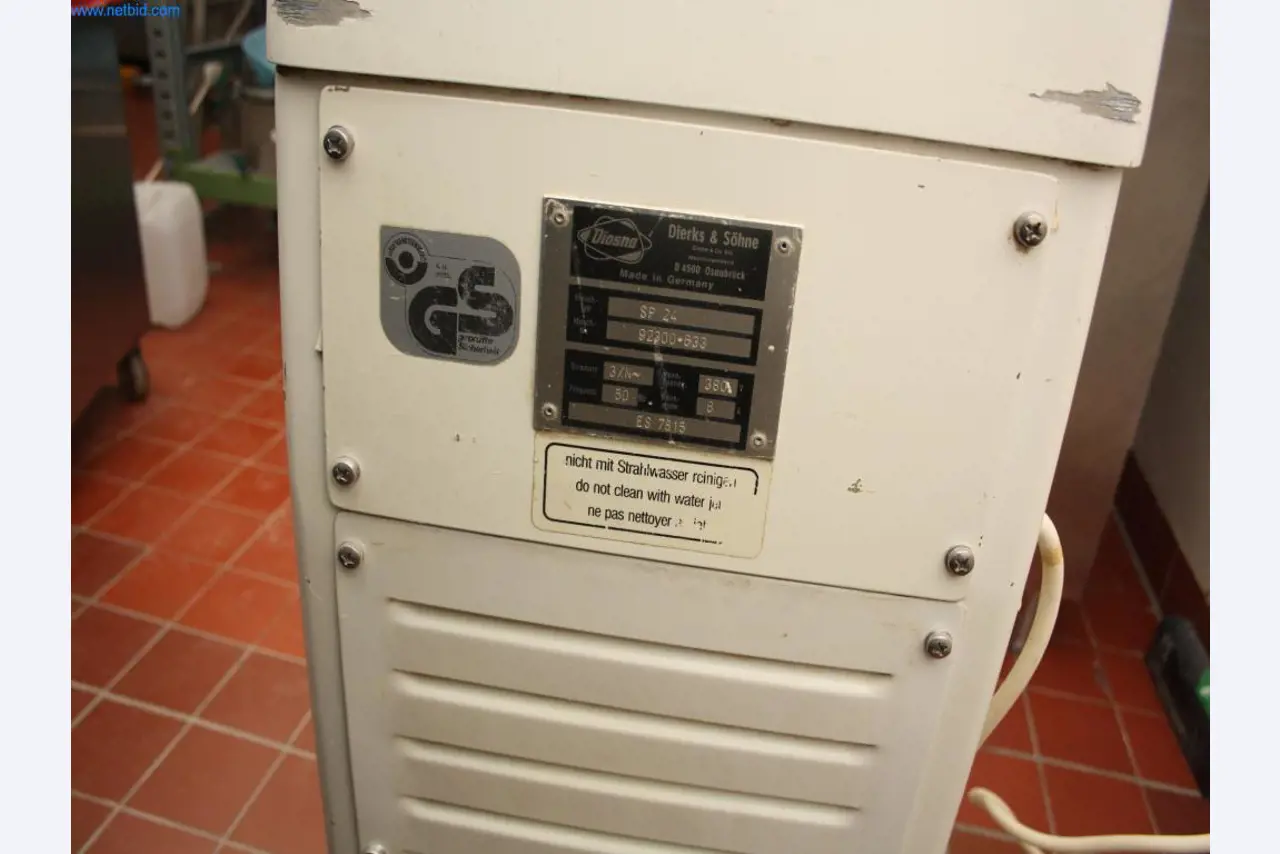 Devices for air conditioning, heating and cooling, workshop and storage facilities-7