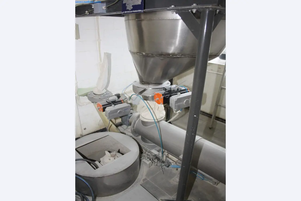 Devices for air conditioning, heating and cooling, workshop and storage facilities-3