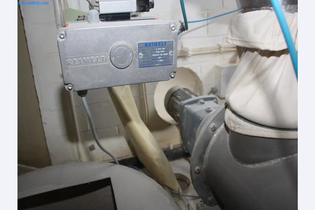 Devices for air conditioning, heating and cooling, workshop and storage facilities-5