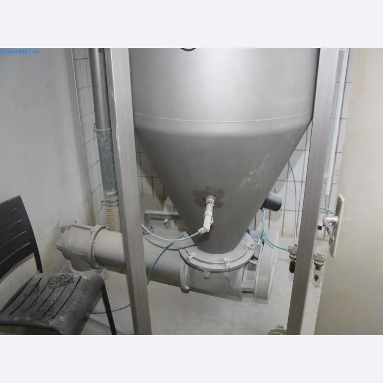 Devices for air conditioning, heating and cooling, workshop and storage facilities-3