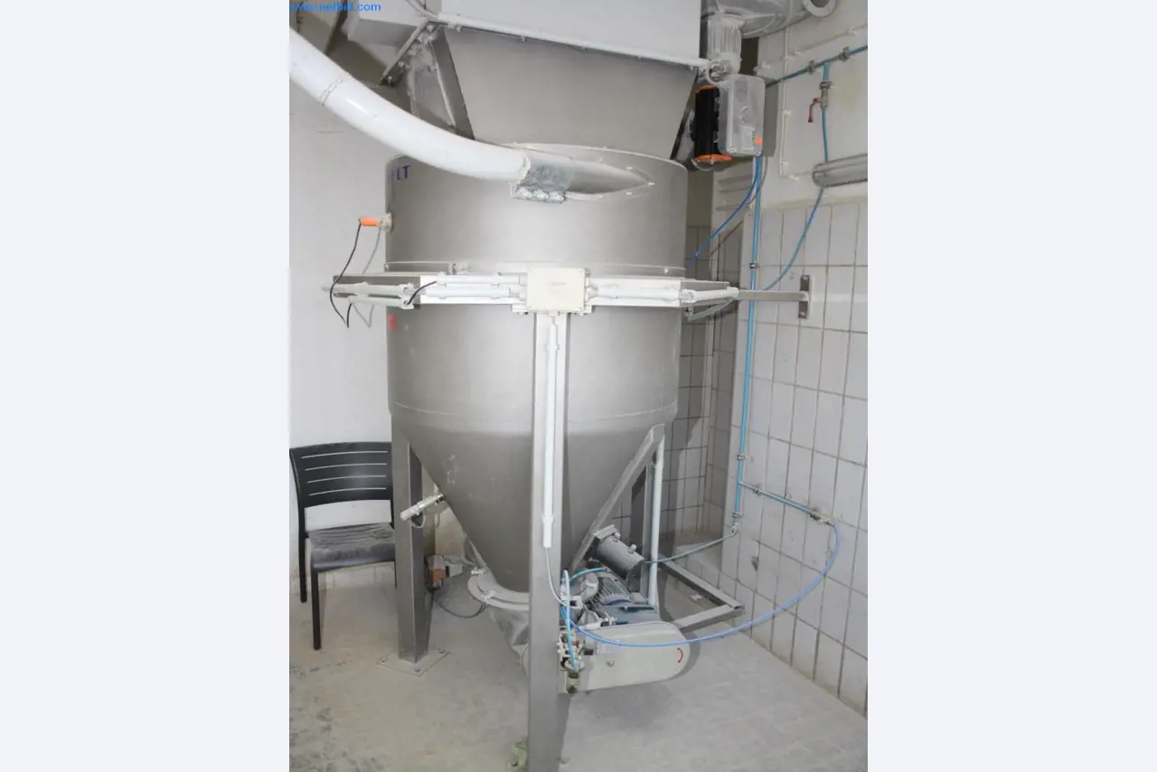 Devices for air conditioning, heating and cooling, workshop and storage facilities-5