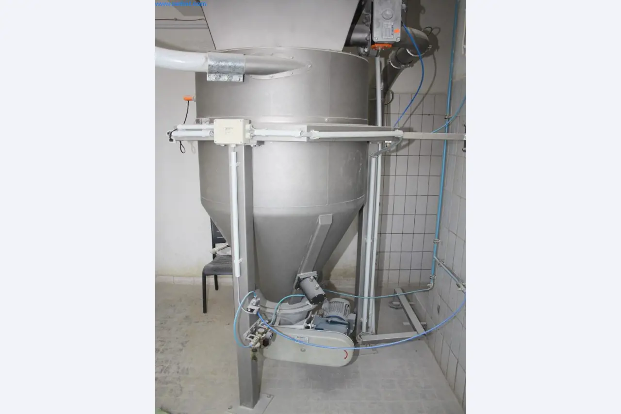 Devices for air conditioning, heating and cooling, workshop and storage facilities-7