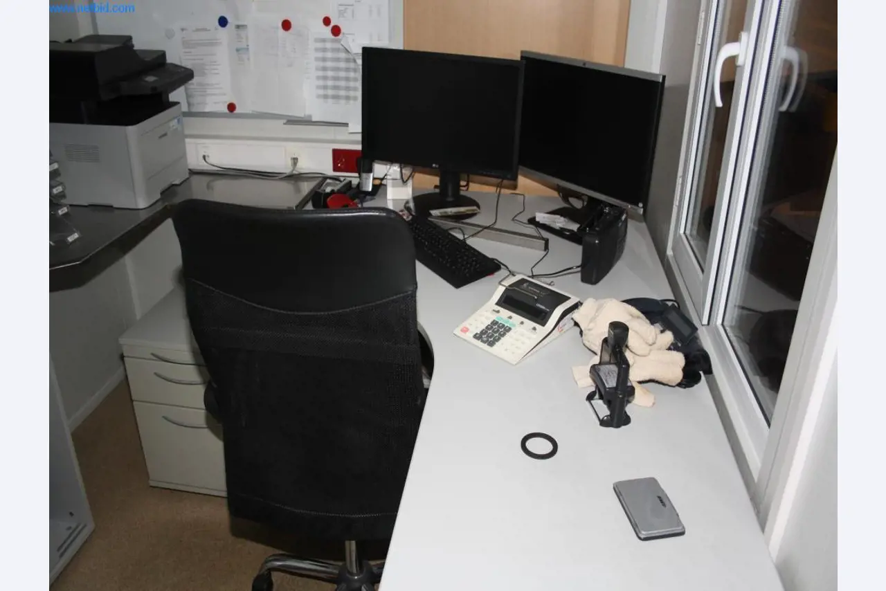 Devices for air conditioning, heating and cooling, workshop and storage facilities-5