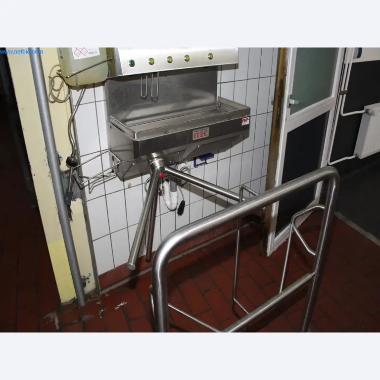 Devices for air conditioning, heating and cooling, workshop and storage facilities-4