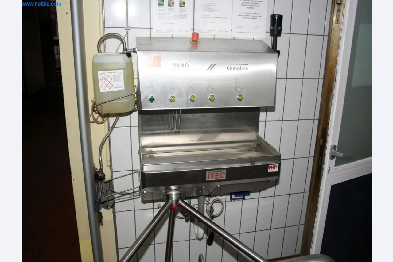 Devices for air conditioning, heating and cooling, workshop and storage facilities-5