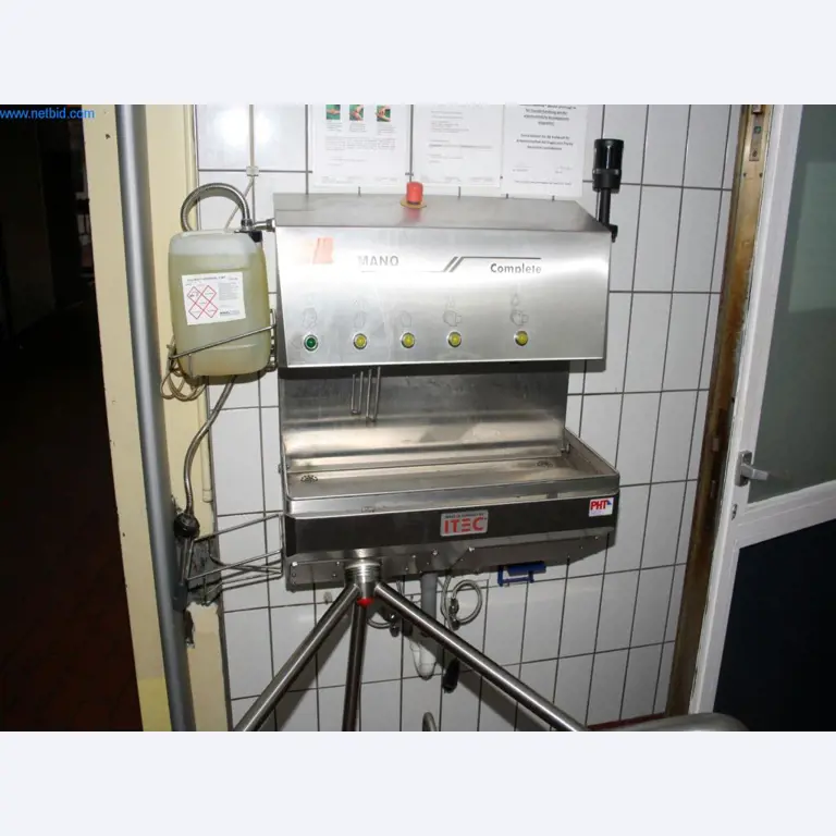 Devices for air conditioning, heating and cooling, workshop and storage facilities-5