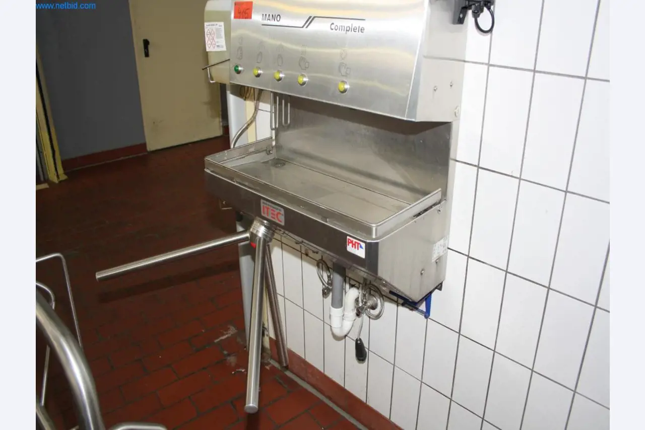 Devices for air conditioning, heating and cooling, workshop and storage facilities-7